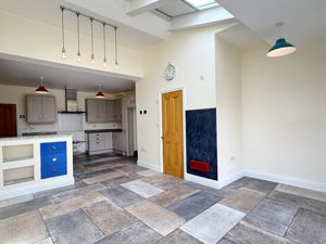 Kitchen diner- click for photo gallery